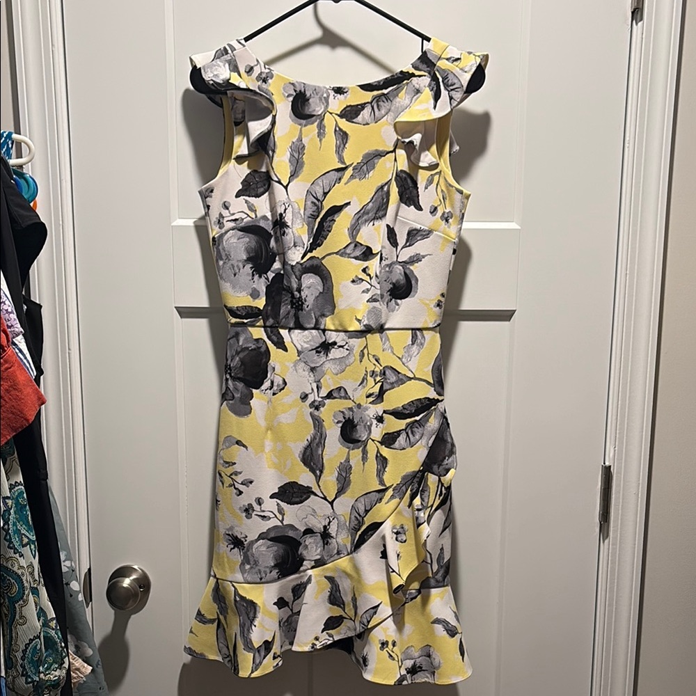 Sleeveless Floral Ruffle Hem Dress in Yellow and Gray